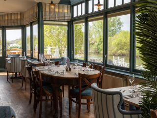 restaurant with view portrait at Diglis House